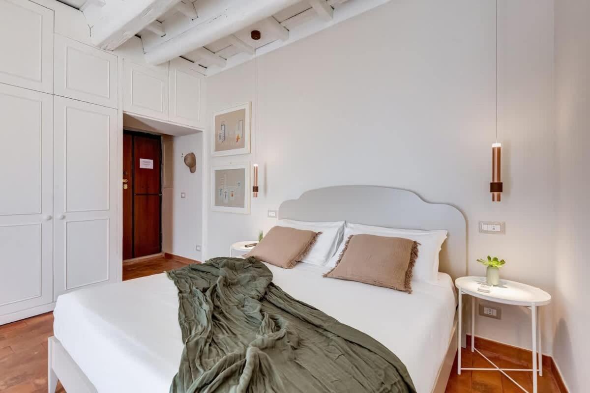 Romantic With Balcony Near Navona Square