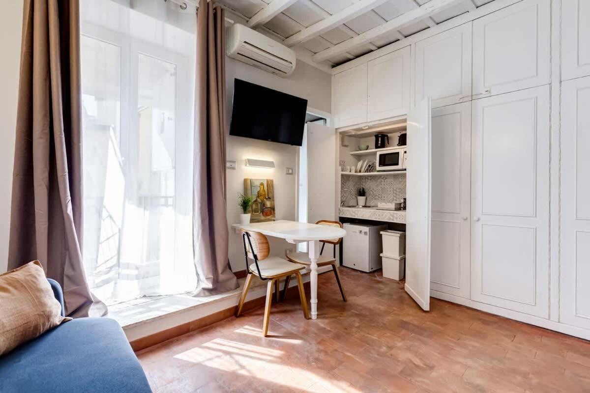Romantic With Balcony Near Navona Square